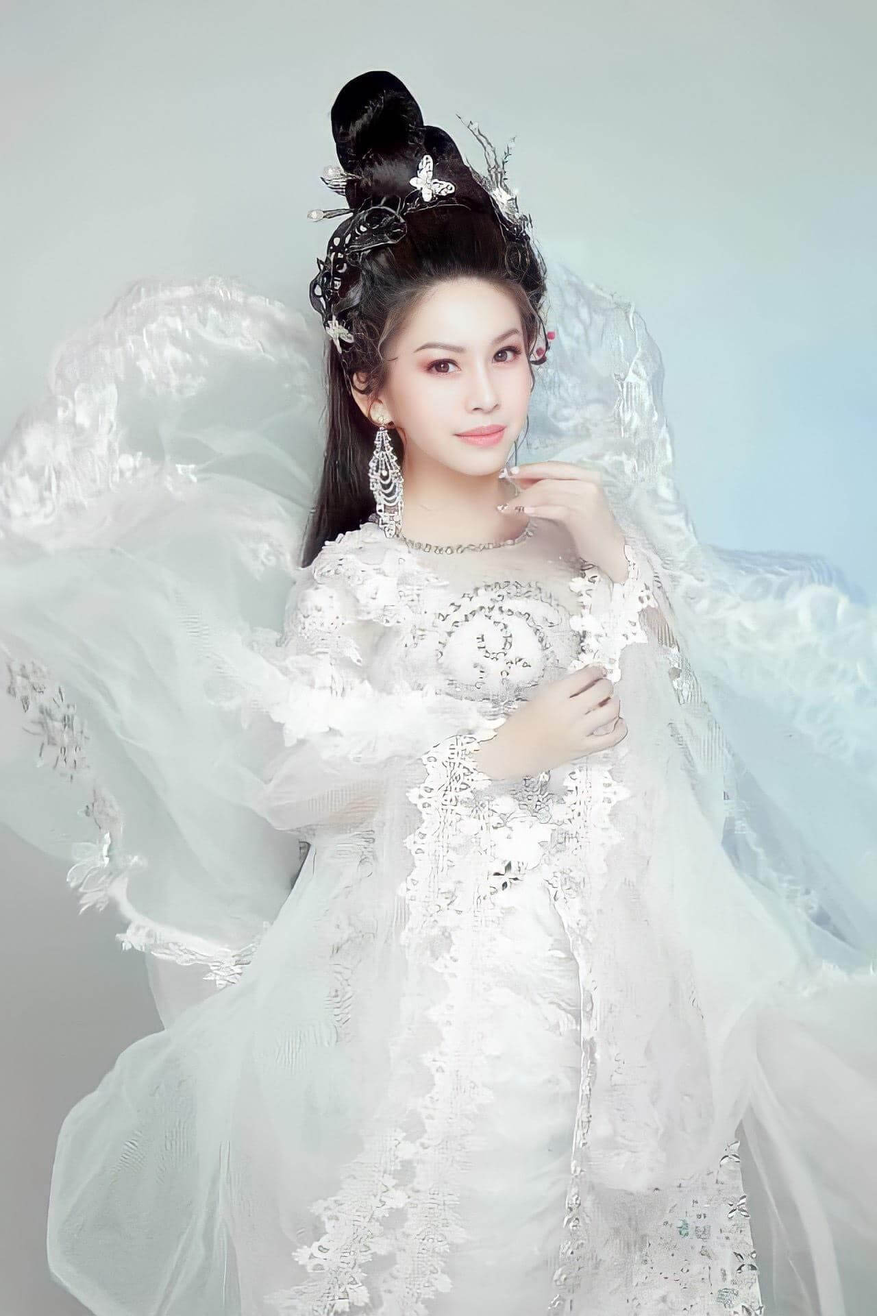 Bình Tinh cùng Hoài Linh, Thoại Mỹ và đoàn Huỳnh Long lưu diễn miễn phí tại miền Trung 6 Bình Tinh cùng Hoài Linh, Thoại Mỹ và đoàn Huỳnh Long lưu diễn miễn phí tại miền Trung ảnh 5